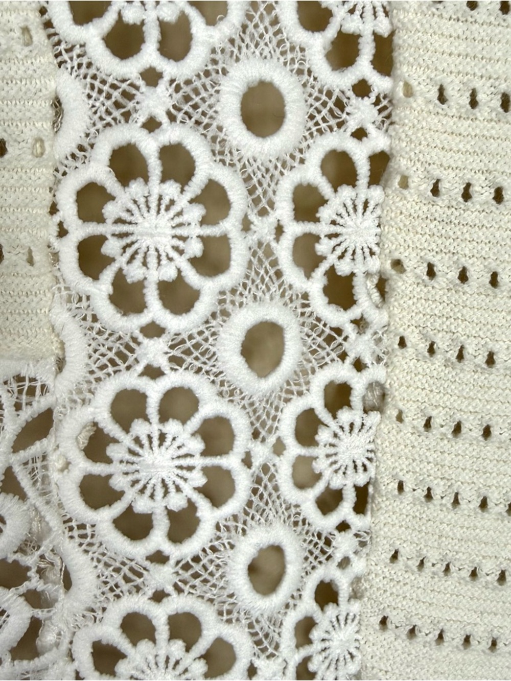 FRENCH CONNECTION Women Small Textured White Knit V-Neck Sweater Generous Sizing - Picture 15 of 16